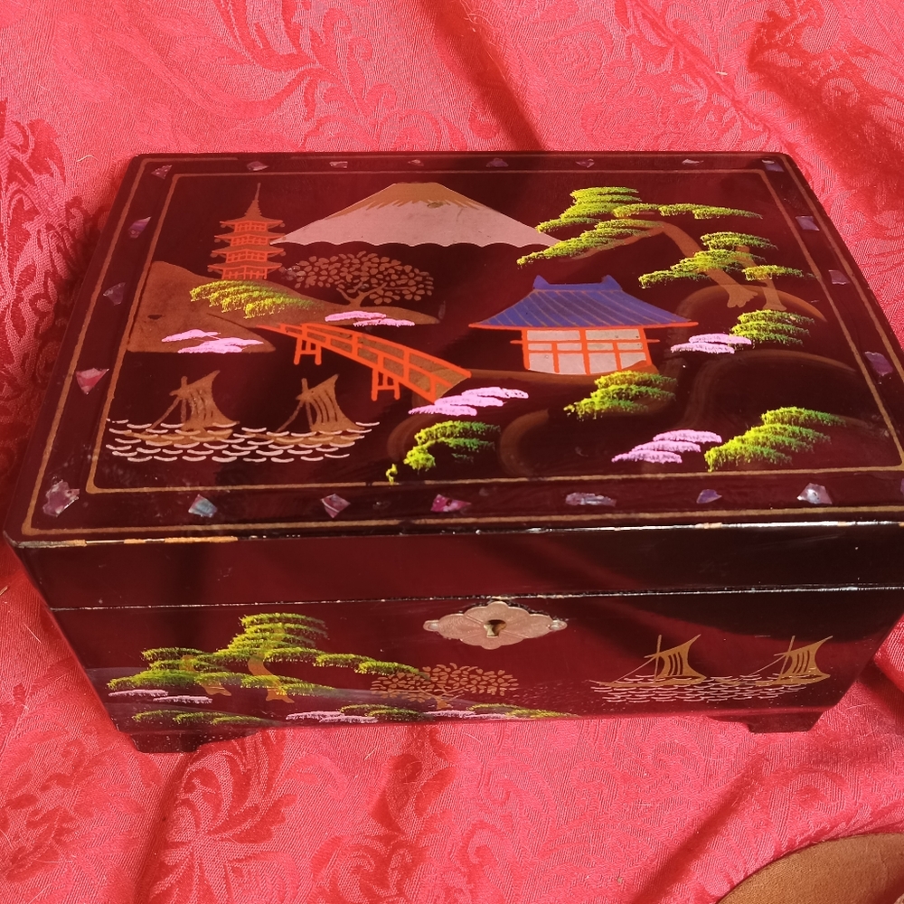 VINTAGE JAPANESE MOTHER OF PEARL LCAQUERWARE BLACK CHERRY PINK MUSIC JEWELRY BOX